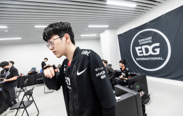 在充满竞争 在充满竞争