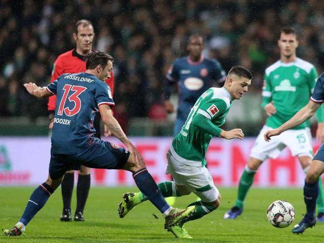 亚马尔倒地没判点，裁判专家：正确判罚，球员已失去对皮球的控制.